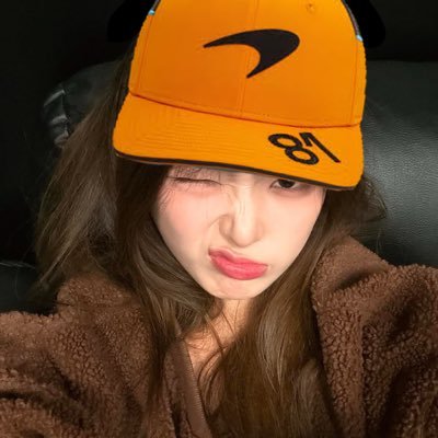 chobnis's profile picture. 