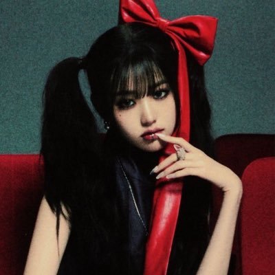 ang3licmari's profile picture. leader of the diveland communist party | valorant addict and overwatchcel | books