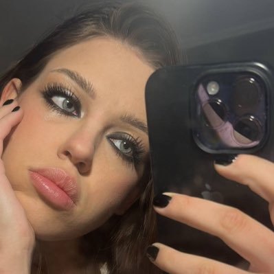 snackxmira's profile picture. DM me like you’ve got nothing to lose