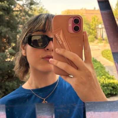 Niloofardani's profile picture. تنها چیزی که بهش افتخار میکنم پلی لیستمه🎶
https://t.co/tTa0n98m6r
