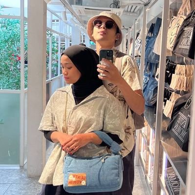 Nazranjunior's profile picture. pada saat kita sedar, semuanya telah menjadi kenangan