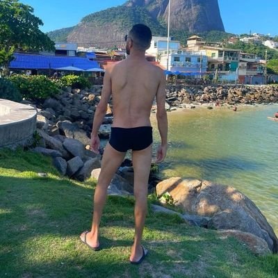 otonyvascao's profile picture. Baiano e ♊ @vascodagama. 

Tenho 20 e não é da idade que estou falando 🚫 Fora Bolsominions, não vou comer vocês. 
🚭 Não teko.