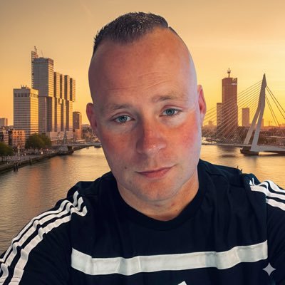 aRRie010's profile picture. Rotterdammert & Feyenoorder. Tweet uitsluitend op persoonlijke titel