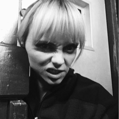 pivot_scrape's profile picture. ⤷ #YELLOWJACKETS ・ lesbo gay maniac + mistynat fanatic ˎˊ .