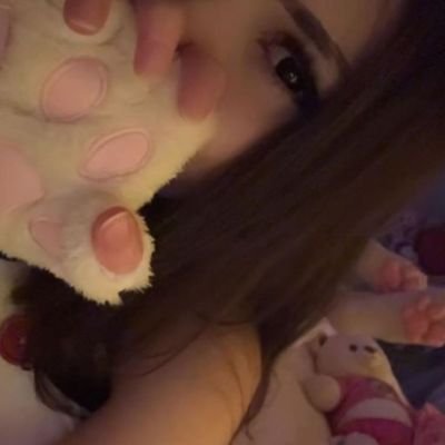 etna_vera_vela's profile picture. half cute half adorable .