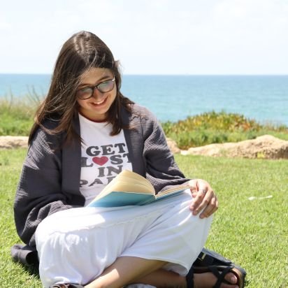 maayanabit's profile picture. בת שירות בהכחשה, מדרשיסטית מחוץ לכתלים והמפרנסת הראשית של הבארבי לשעבר