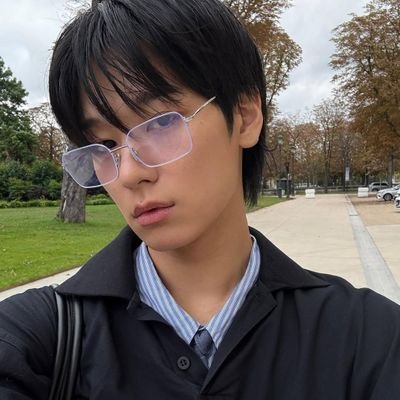 ipseitzy's profile picture. Alive is to be dizzy and not to know exactly where to go.