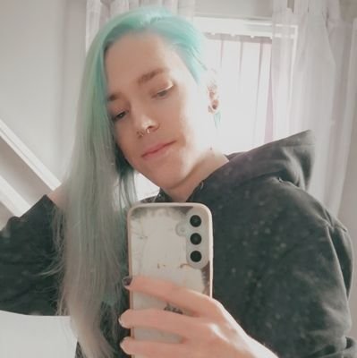 Av3ryyx's profile picture. 24 | 🏳️‍🌈🏳️‍⚧️ | She/Her | Esports Management/Admin | Founder @CrescentRozes | Prev: @ITBesports, @ESL, @Faceit  + More | Semi Goth, Cosplayer, Kpop Fan