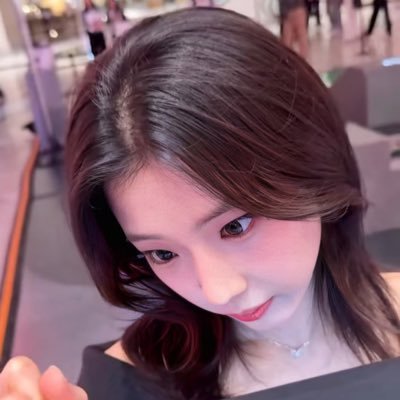 iluvbmons's profile picture. 