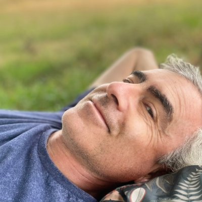 RodrigoZamorano's profile picture. "Tienen q curarse esa calentura d odio en q siguen metidos. No da dicha aborrecer: no agranda a nadie eso, sólo enturbia las potencias del espíritu."
G. Mistral