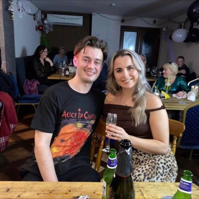 tomlindley_'s profile picture. You must ascend from darkness, salvation lies above