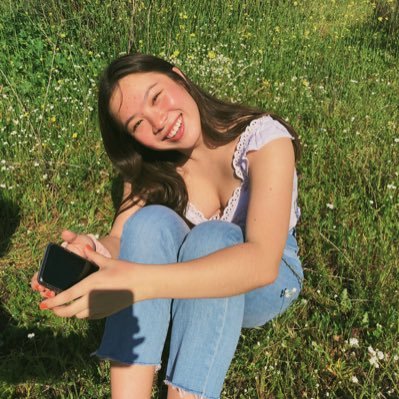 InfoAboutDes's profile picture. sick is the new sane 🔪 28 • menace to society • girls girl • bookworm • horror lover • gemini • swiftie✨