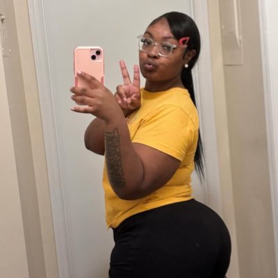 Nayy1882's profile picture. besties🩷😍