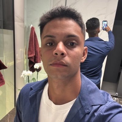 Aguilary65's profile picture. 