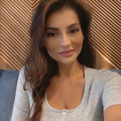 CataChaparro's profile picture. No soy tu tipo. Opiniones desde el privilegio💅100% mujer. DM 📩 for business 👩‍💼