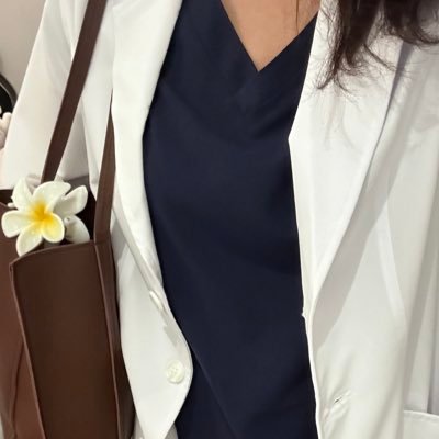 serenitywithiin's profile picture. Med student | “who looks inside, awakes” - Carl Jung