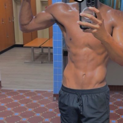 shaun2016897's profile picture. 25 || 🏳️‍🌈 ll 5'9 | Vers || 7.5-8 (idk need to measure)