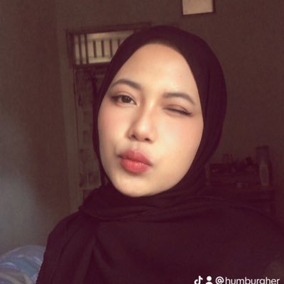 humburgher's profile picture. TW❗️random twt | Kpop • 🌊˖°𓇼⋆🐋🐚 𓈒𓏸