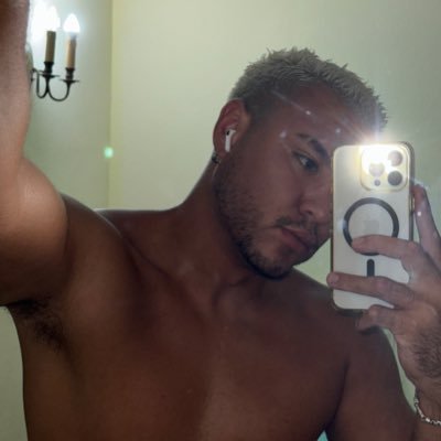 otravezyio's profile picture. Nada mal para ser un chico caraqueño 🌴 enfermero 🧑‍⚕️ y  papá IG https://t.co/KPQSZLiOWQ