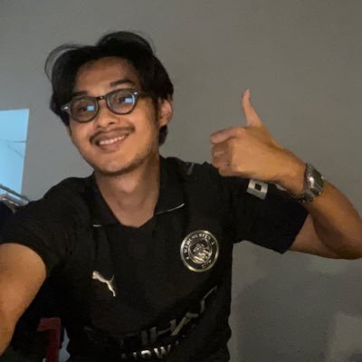 sugithespooki's profile picture. manchester is blue