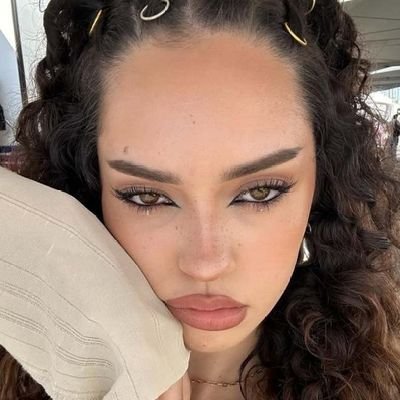 yslews's profile picture. • 44 •