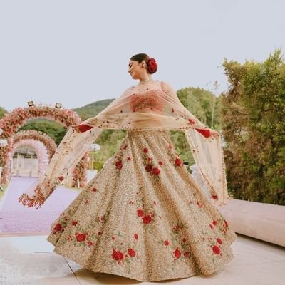 awesomevanshika's profile picture. Backup of @blossomvanshika