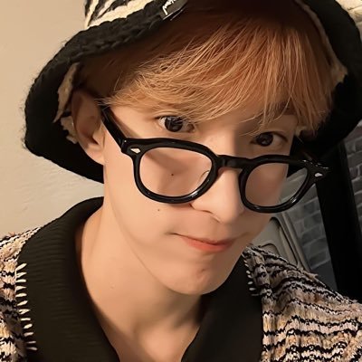 leesrvby's profile picture. i’m a seokhui enthusiast first and a ‘eat it up eat it eat it up’ baddie second ٩( ᐛ )و