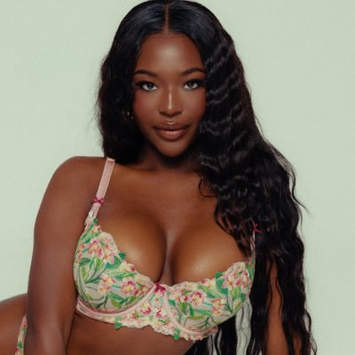 waifunisa's profile picture. new account 🥲 love cabin szn 1 💚🪵