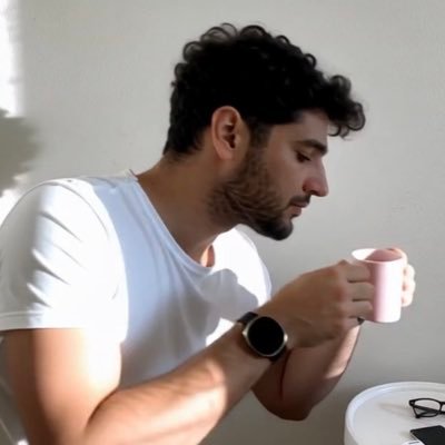 ccbrgl's profile picture. MEB, Türk Dili ve Edebiyatı. İslam felsefesi ve Beşiktaş.