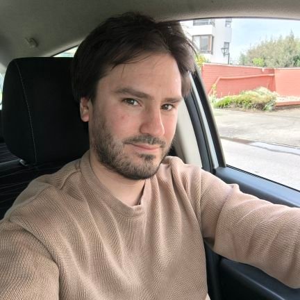 araneda_SA's profile picture. Sociólogo @UC_Temuco. Nunca primero, nunca último: un punto intermedio con mucho que decir. Pensando demasiado desde 1991.
#DeportesTemuco 🇳🇬