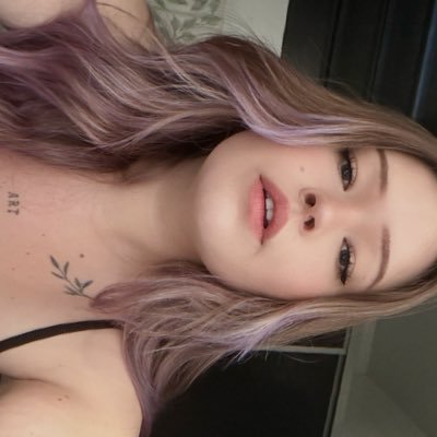 juliafaberl's profile picture. do jeitinho que a clínica psiquiátrica gosta