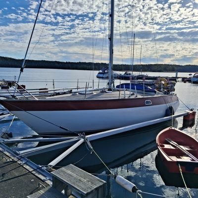MadchenTekkno's profile picture. Flygconnaisseuse av rang. Dricker te, öl, whisky, bubbel och vatten. 🍾🍻✈
Historienörd och dykare. Latmask.