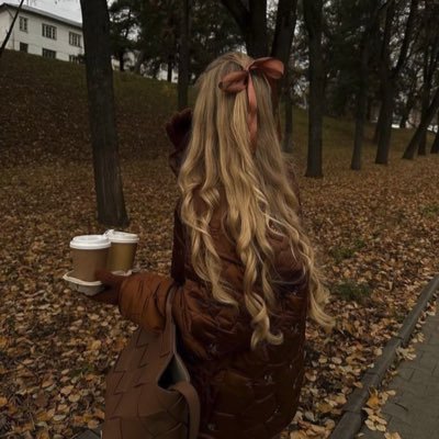 vicreadz's profile picture. she/her | 26 | 18+ | booktwt&f1 | 📚 14/10 | 📖: done and dusted