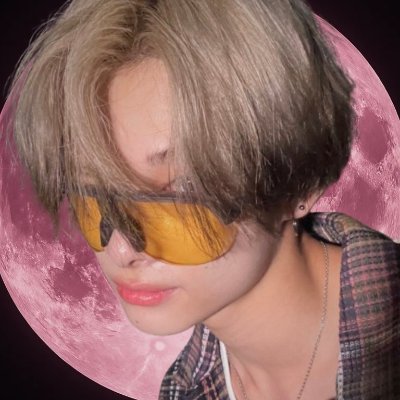 crazyoverni_ki's profile picture. 
