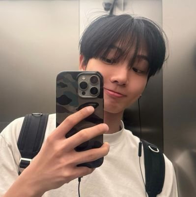 eyesofglassy's profile picture. 50% rant 25% rps 25% fa