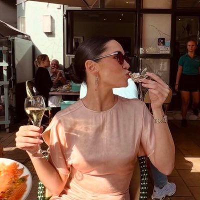 pelgunes's profile picture. kırmadan sevebilir misin beni?