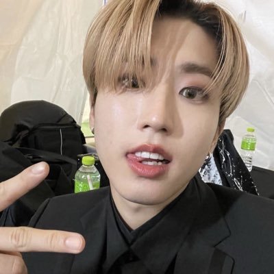 boreddd_shit's profile picture. You said I'm walking, but I'm still falling into the deep dark.