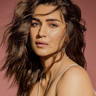Mimi_Kriti's profile picture. @kritisanon 💘
@actorvijay 🧡 @imVkohli 🤍 @iamsrk 💚