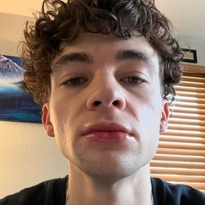 robbiee02's profile picture. 