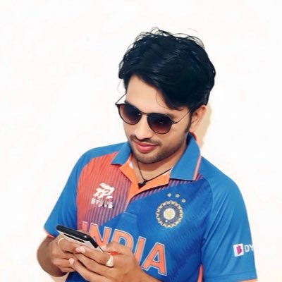 RJwale_'s profile picture. 