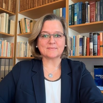 valeriesaintot's profile picture. Lawyer, Adjunct Professor, Researcher, #Law #Research #AI #Philo #KnowledgeVisualization #Sustainability #Embodiment #Mindfulness #ExtendedCognition - (RTsNE)