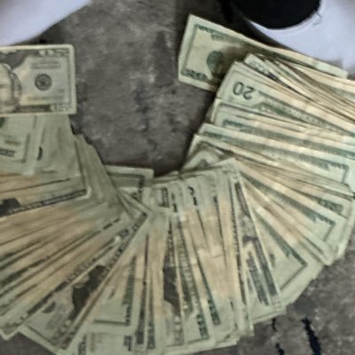 bucket73231's profile picture. Real pussy digger