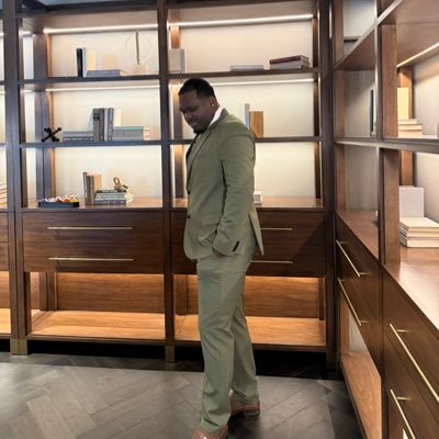 bmrnwb's profile picture. Designer || Stylist || Style inspo