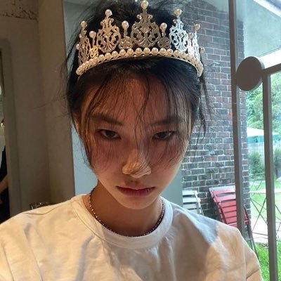taewonigirl's profile picture. wdym the world doesn’t revolve around kim taeri and kim jiwon?