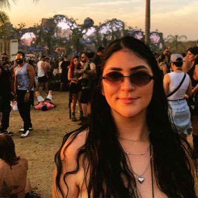 lvvvvx4's profile picture. 