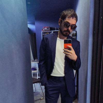 DiganBeto's profile picture. Experto en empezar 10 cosas a la vez y terminar ninguna. TDAH nivel: Ardilla con café 🐿️☕️💨