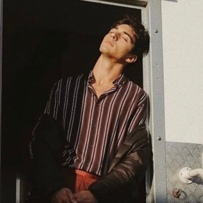 whogivesafuxxk's profile picture. seasonal imposter