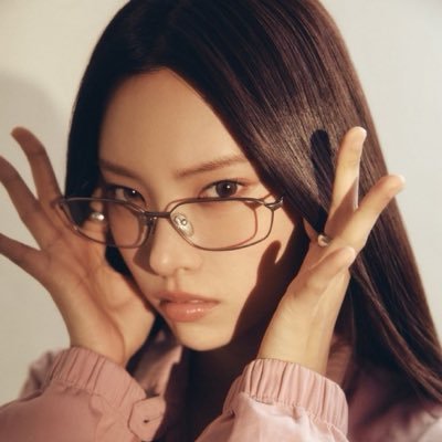 juhoonllit's profile picture. illit run 5th gen ᡣ𐭩 | @illitnachos