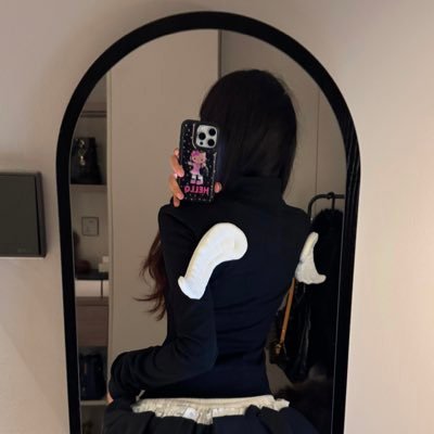 jiasobad's profile picture. posting the life you’re funding | 18. | sfw findom only