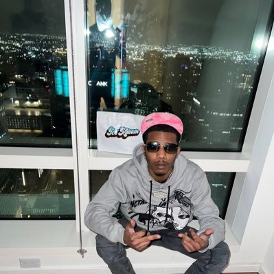 N0talkingParlay's profile picture. Suck My Wheelchair 🧏🏽‍♂️